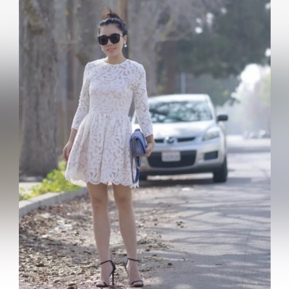 Alexis Lace Women dress. NWT